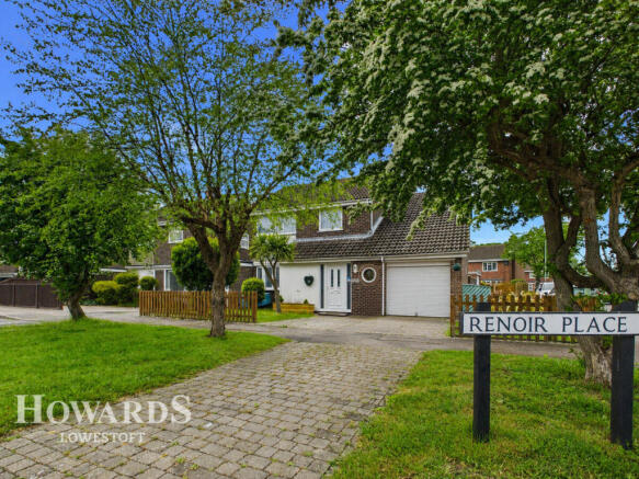 4 bed property, in Renoir Place, £415,000