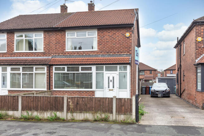 2 bed property, in Kenwick Drive, £230,000