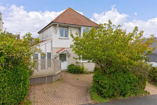 3 bed property, in Channel View Road, £450,000