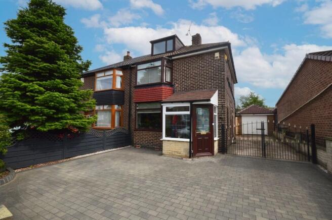 2 bed property, in Leedham Road, £250,000