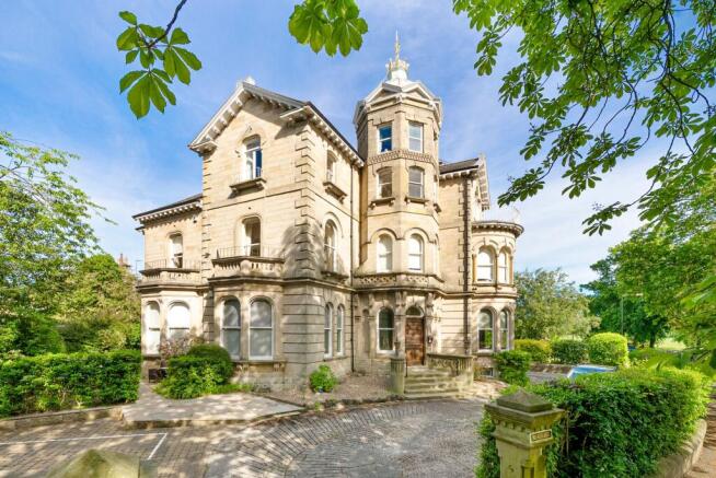 2 bed property, in Park Road, £650,000
