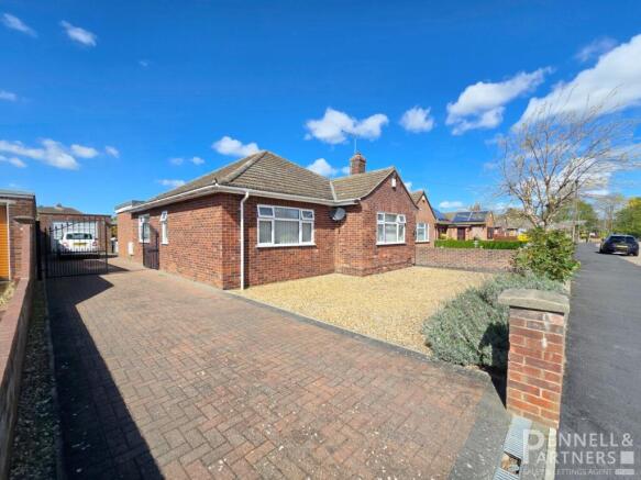 4 bed property, in Wright Avenue, £400,000