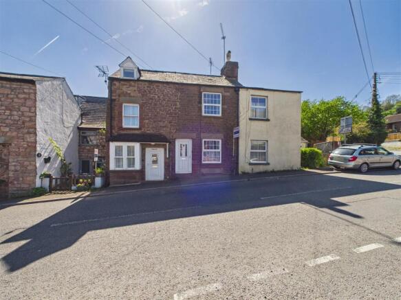 2 bed property, in The Stenders, £210,000