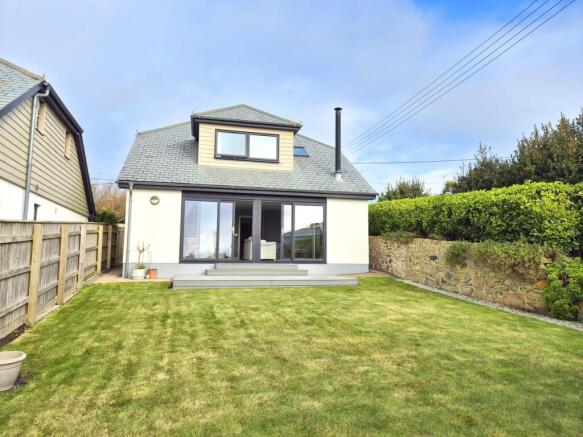 3 bed property, in Pengersick Croft, £583,000