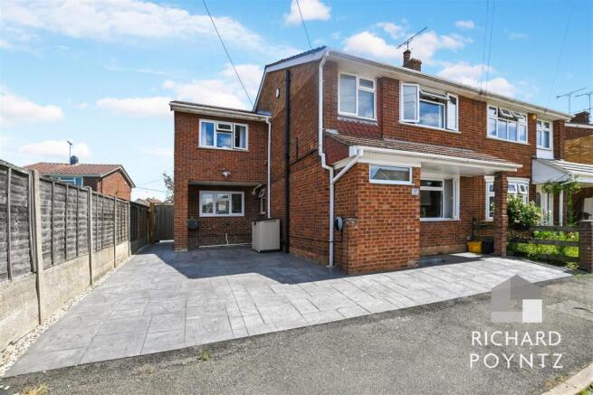 4 bed property, in Juliers Close, £425,000