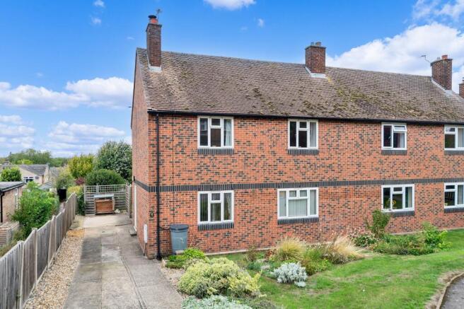 3 bed property, in Dixies Close, £425,000