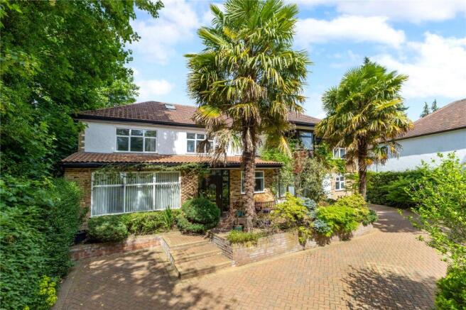 6 bed property, in The Drive, £1,695,000