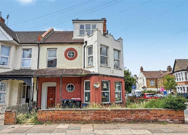 5 bed property, in Cranley Road, £375,000