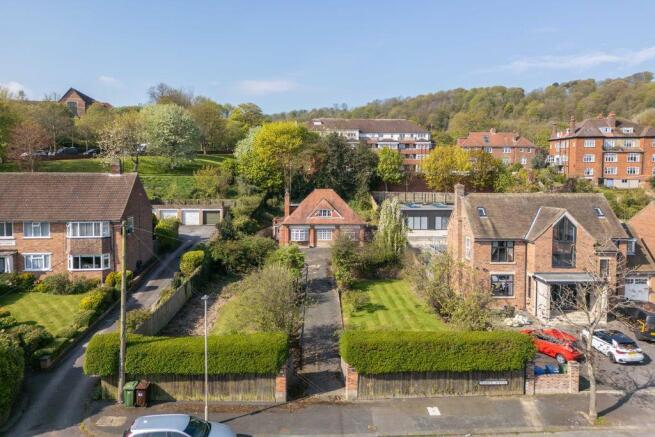4 bed property, in Holbeck Avenue, £350,000