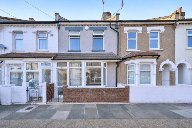 3 bed property, in Dongola Road, £525,000