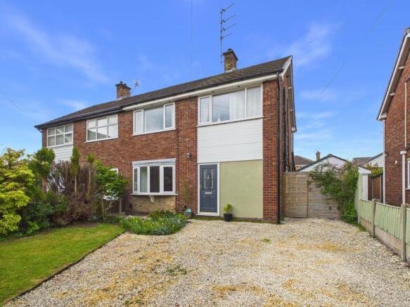 3 bed property, in Lime Grove, £325,000