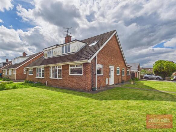 3 bed property, in The Grove, £215,000