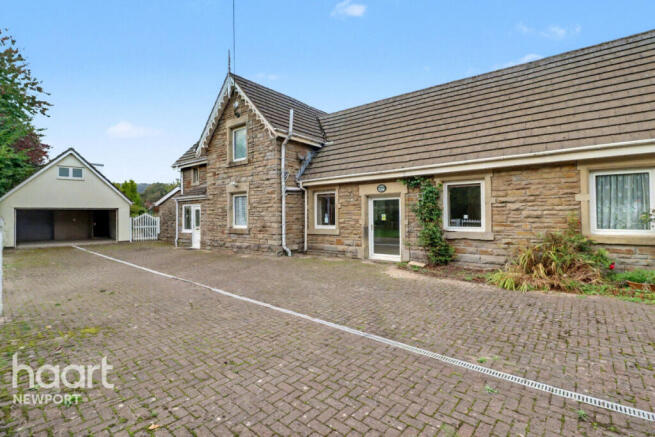 4 bed property, in Rhiwderin, £475,000