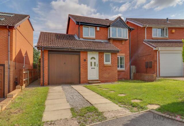 3 bed property, in Broadlands Avenue, £260,000
