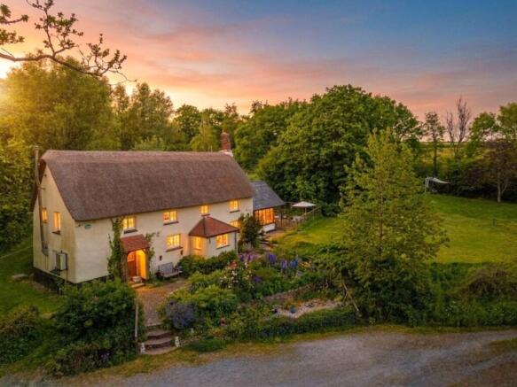 4 bed property, in Winkleigh, £675,000