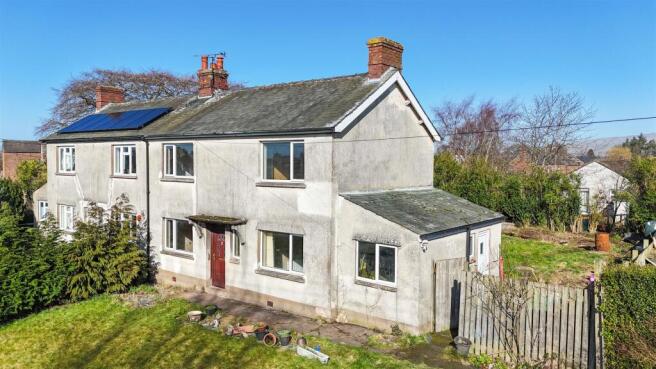 3 bed property, in Whinfell View, £160,000