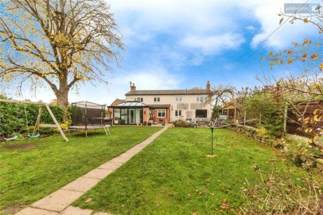 3 bed property, in Broad Lane, £350,000