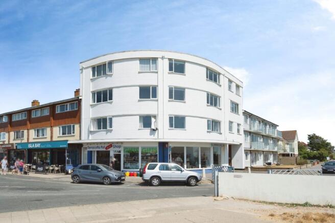 3 bed property, in Bembridge Drive, £240,000