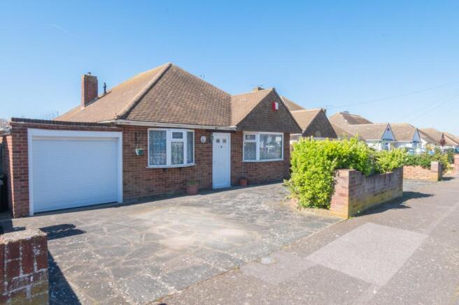 2 bed property, in Hereford Gardens, £385,000