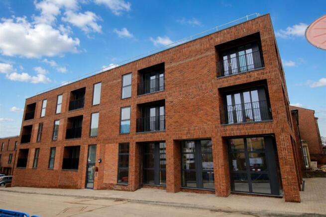 2 bed property, in Kiln Close, £185,000
