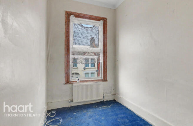 3 bed property, in Mersham Road, £200,000