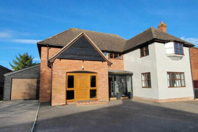 4 bed property, in The Causeway, £595,000