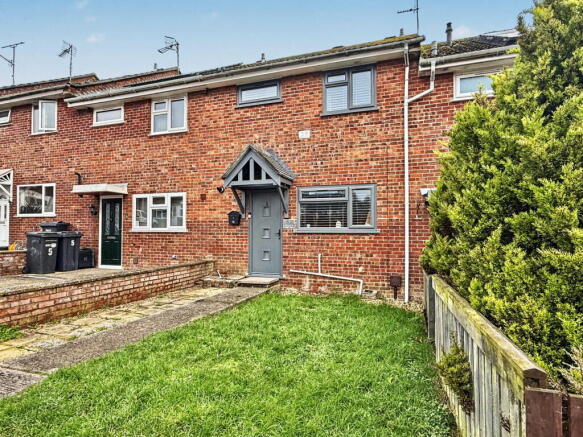 3 bed property, in Hertford Road, £220,000