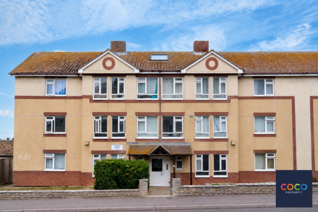 2 bed property, in Rhodes House, £110,000