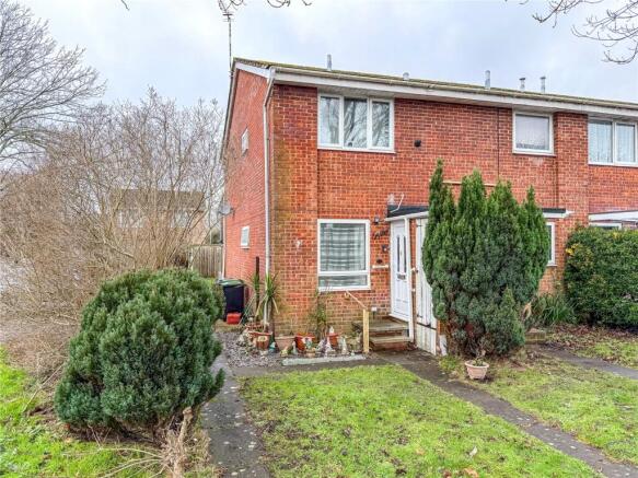 2 bed property, in Crabtree Close, £220,000