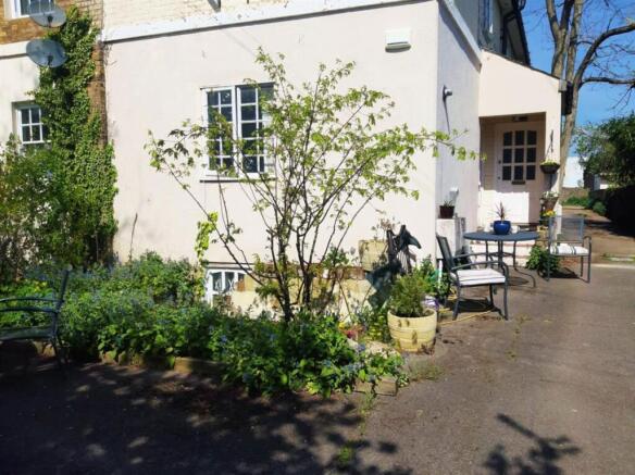 1 bed property, in Sussex Place, £250,000