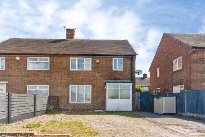 3 bed property, in Beckhampton Road, £185,000