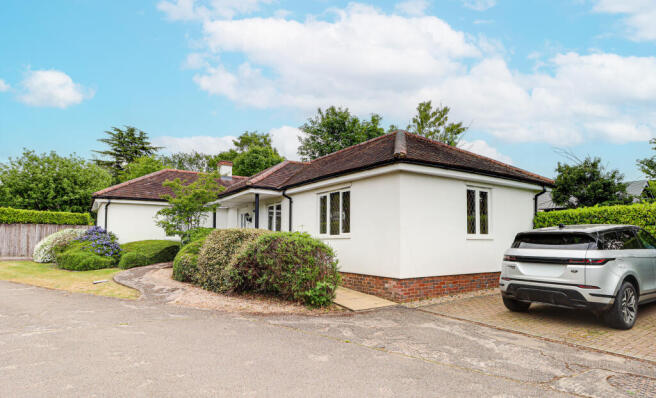 2 bed property, in Redhall End, £675,000