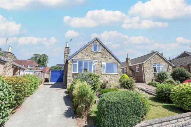 4 bed property, in Lark Hill Close, £375,000