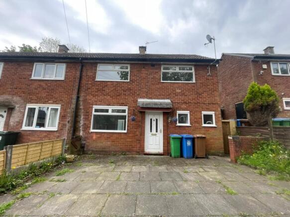 2 bed property, in Torre Close, £125,000