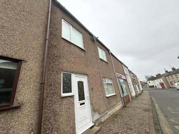 3 bed property, in High Street, £47,000