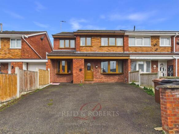 4 bed property, in Mountain Close, £280,000