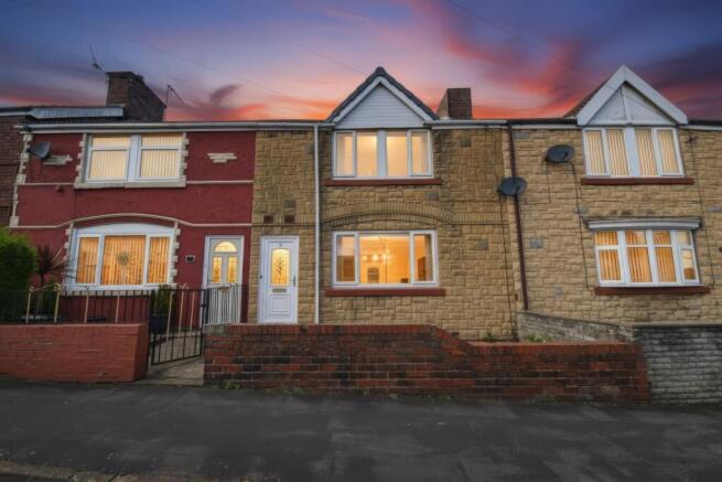 3 bed property, in Queen Avenue, £115,000