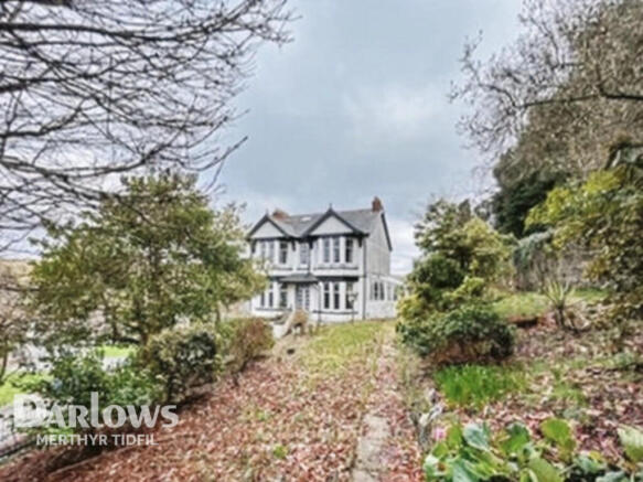 3 bed property, in Farm Road, £420,000