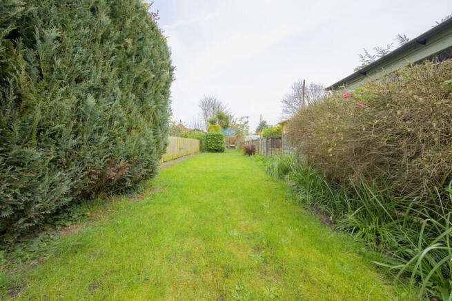2 bed property, in Caxton Road, £165,000