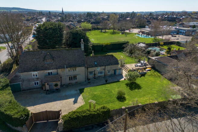 4 bed property, in Hill Corner Road, £900,000