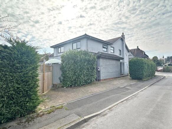 3 bed property, in Greenways Road, £535,000