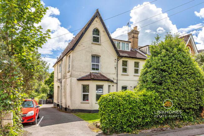 Studio, in Crescent Road, £70,000