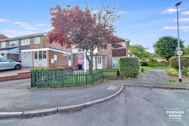 3 bed property, in Terry Close, £400,000
