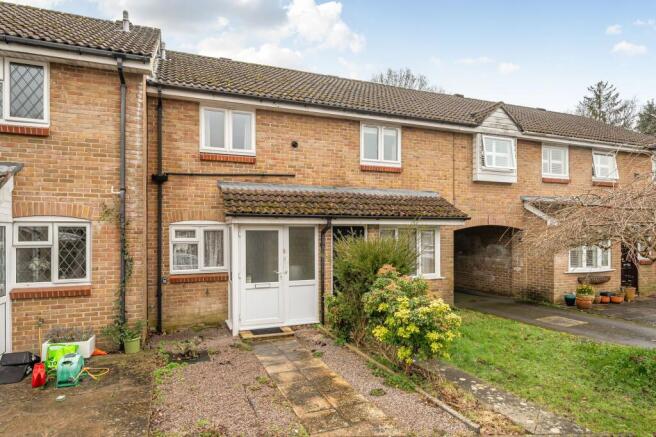 2 bed property, in Oakwood Close, £285,000