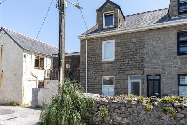 3 bed property, in Beach Terrace, £225,000