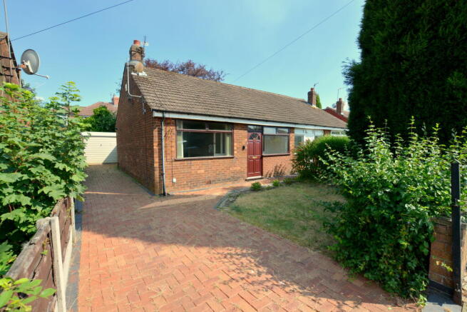 2 bed property, in Mansfield Avenue, £190,000
