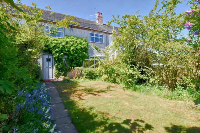 2 bed property, in Newport Road, £140,000
