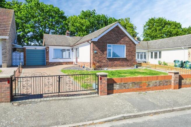 2 bed property, in Nelson Road, £335,000