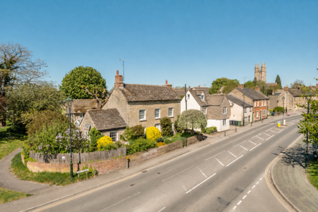 5 bed property, in High Street, £845,000