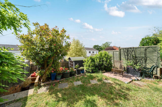 2 bed property, in Lime Grove, £220,000